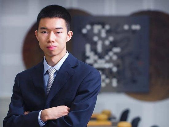 美女直播露胸